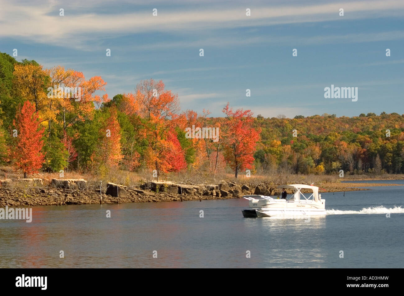 Les couleurs de l'automne Octobre Greers Ferry Lake dans les monts Ozark de l'Arkansas Banque D'Images