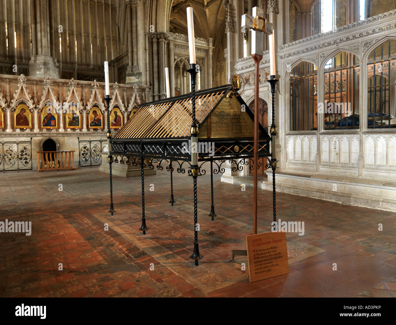 Hampshire Angleterre Winchester Cathedral de culte à St Swithun Banque D'Images