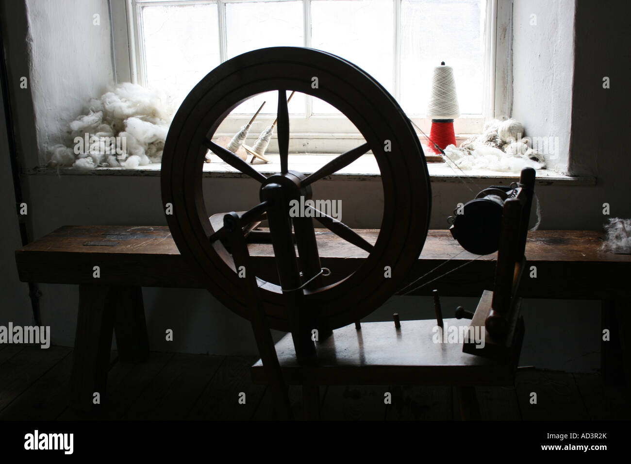 Ancien moulin à laine dans la roue tournante, Carmarthenshire, Pays de Galles du Sud Banque D'Images