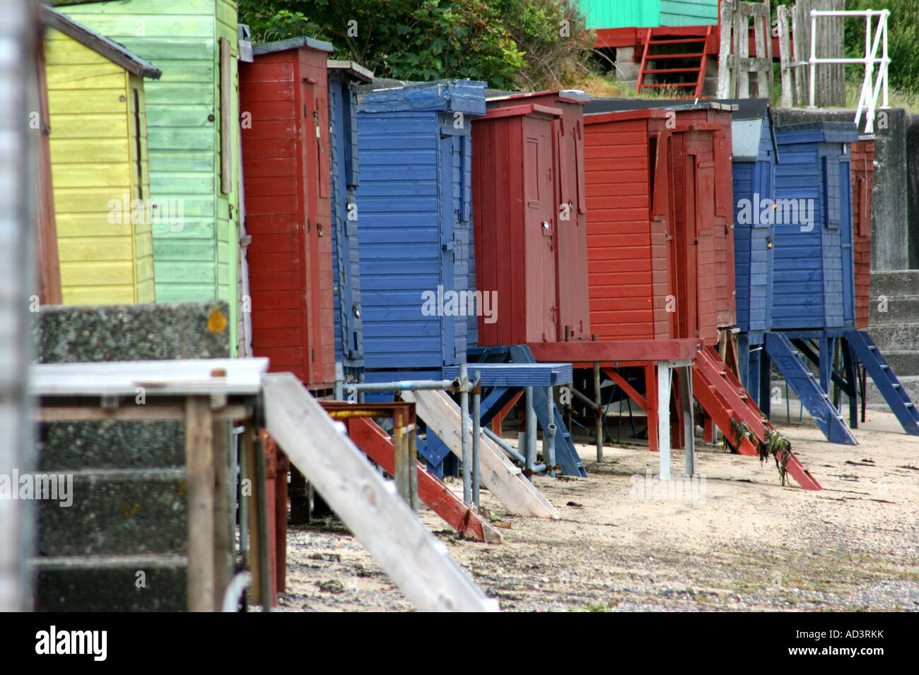 Maisons de Plage colorés sur la plage de Nefyn Morfa, Péninsule de Lleyn, au nord du Pays de Galles Banque D'Images