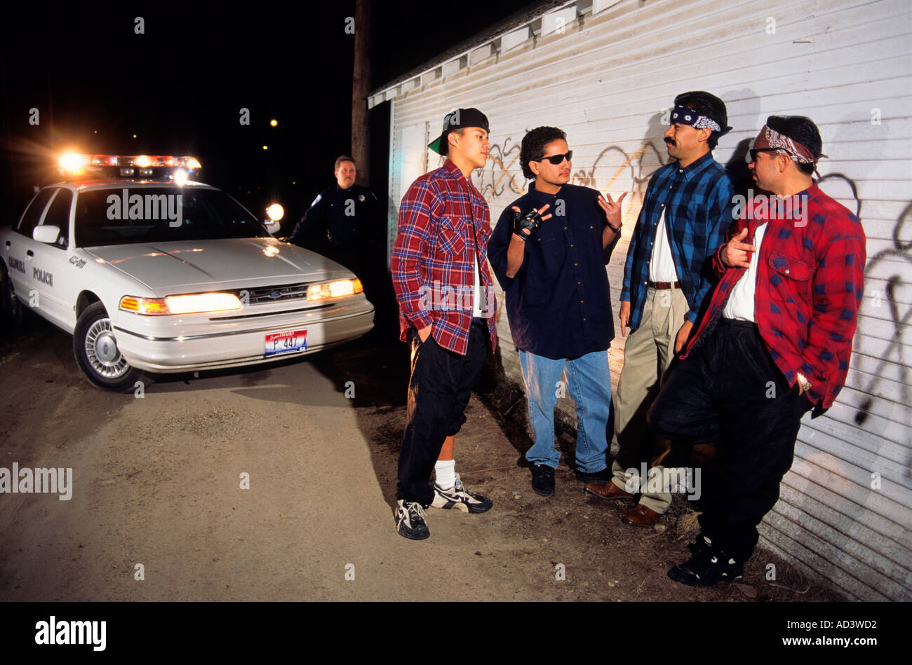 Les membres des gangs hispaniques montrant des signes de gangs dans la région de Caldwell Texas Photo illustration Banque D'Images