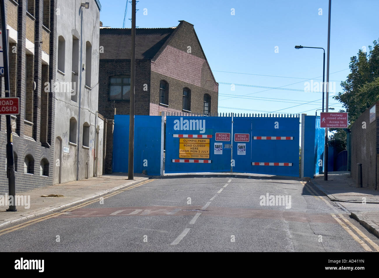 Fermeture de route à Londres en 2007 la prévention de l'entrée dans la zone de construction pour les Jeux Olympiques de 2012 Banque D'Images