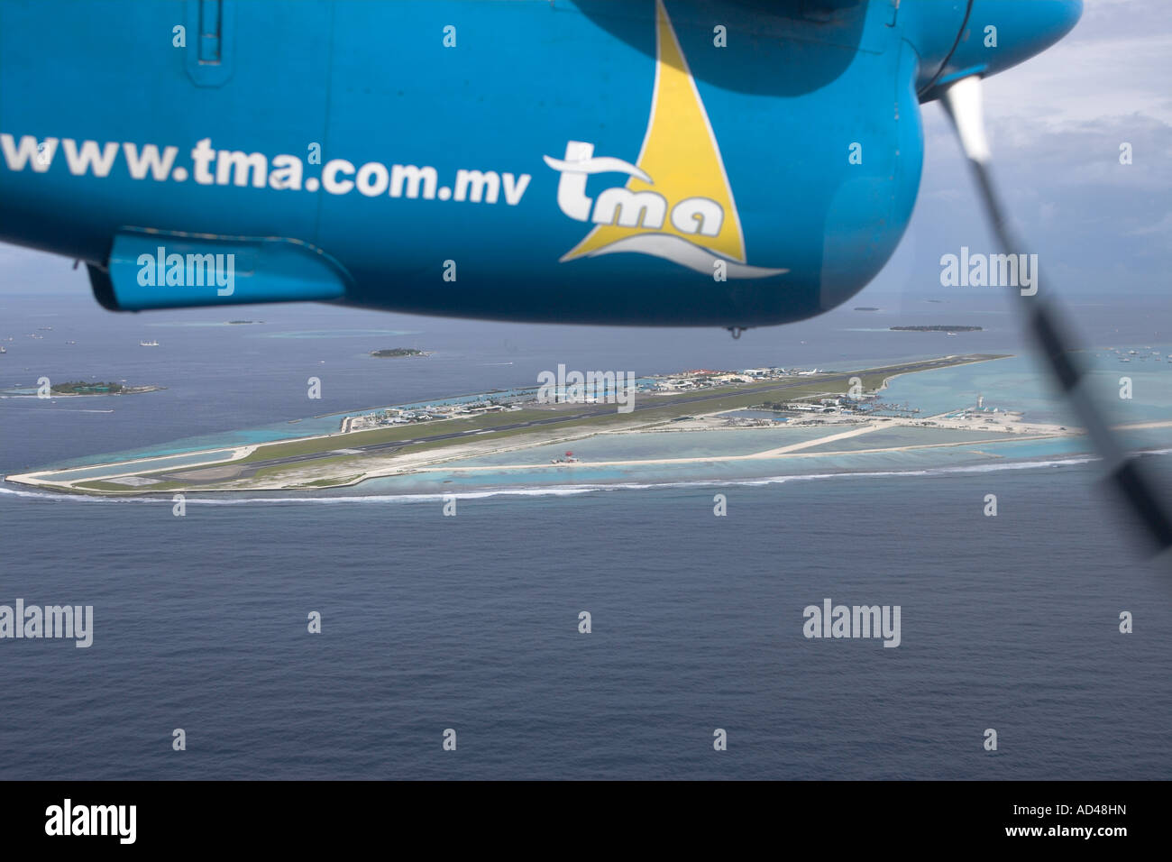 Avion arrivant à l'aéroport international de Malé, Maldives, l'Asie Banque D'Images