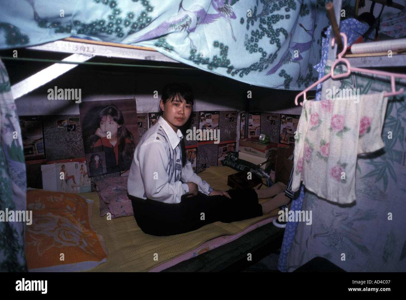 Chine TOY FACTORY WORKER À SA CHAMBRE DANS LA PROVINCE DE GUANGDONG HOTEL Banque D'Images