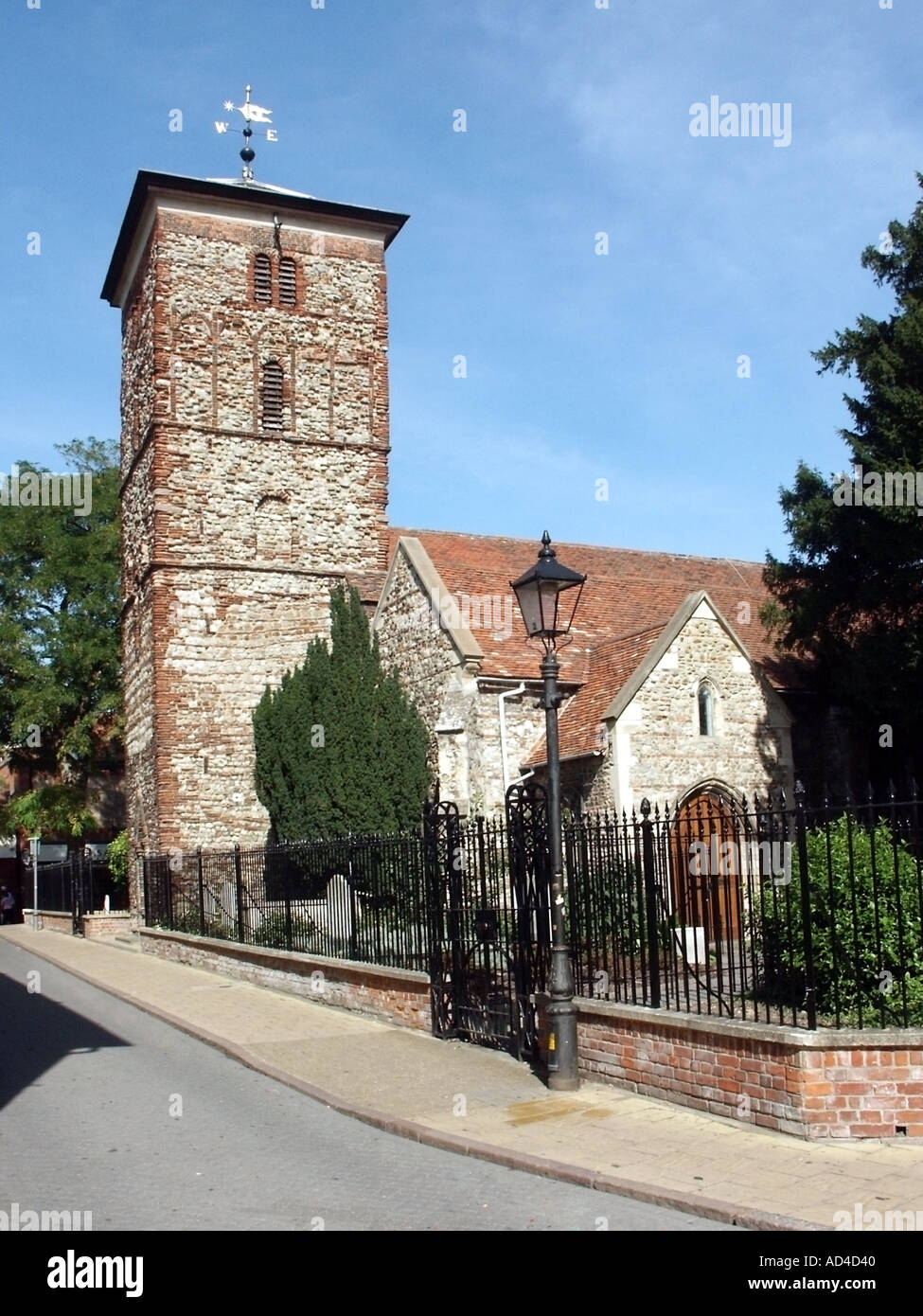 L'église Holy Trinity Essex Colchester avec Saxon tour construite à partir de matériaux réutilisés église romaine maintenant un musée de l'histoire sociale Banque D'Images