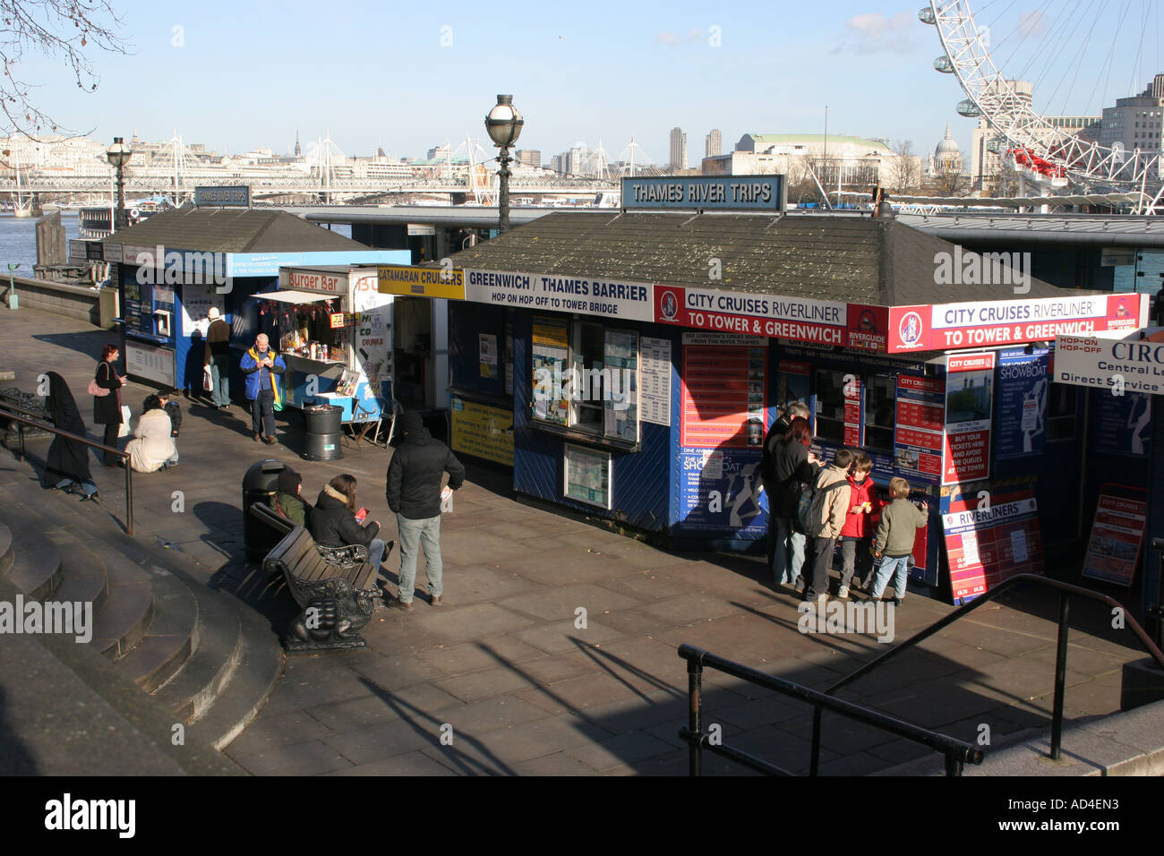 Le bureau de vente des billets pour les excursions sur la rivière, Tamise, Westminster, Londres, en Angleterre. Banque D'Images