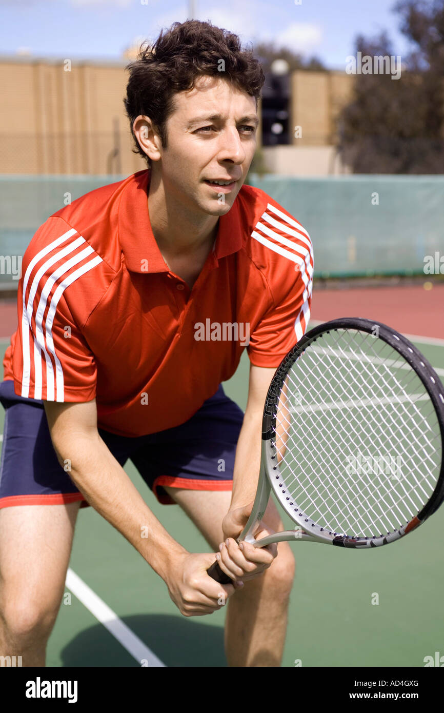 Un homme jouant au tennis Banque D'Images