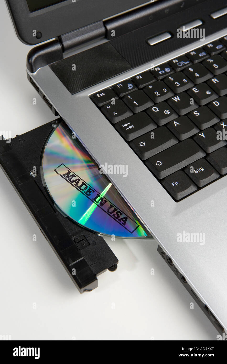 CD estampillé "made in USA" dans le disque dur d'un ordinateur portable Banque D'Images