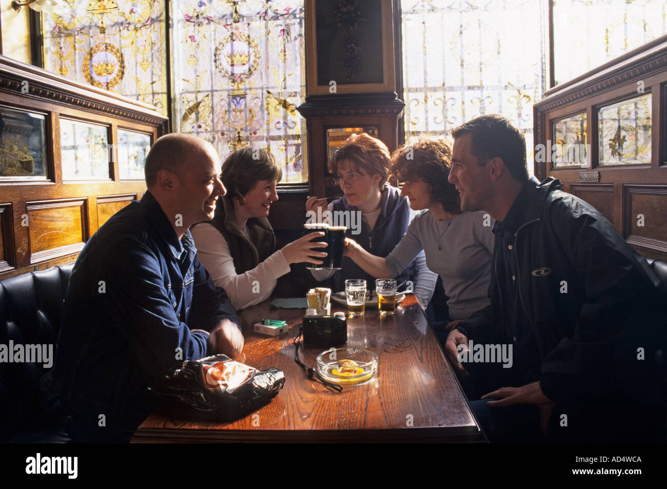 Bien au chaud dans la barre d'état pub National Trust Belfast Banque D'Images