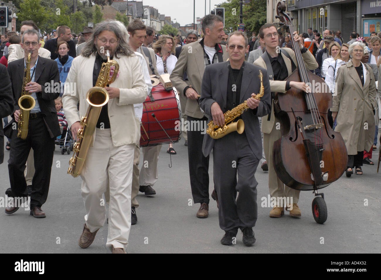 Jazz Band dans le carnaval 2005 Cowley Road Banque D'Images