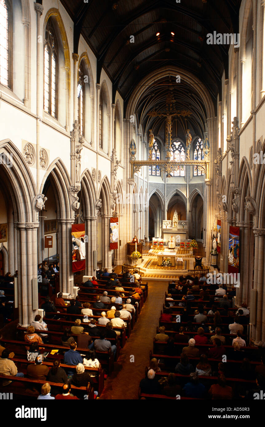 Wimbledon Angleterre dimanche de Pâques Service sacrés Cœurs Église Catholique Banque D'Images