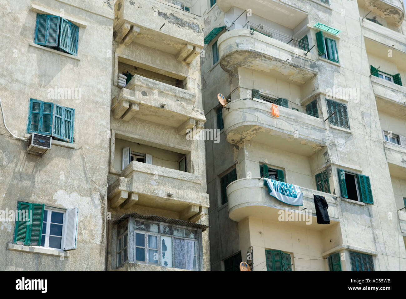 Bloc d'appartement en centre ville d'Alexandria. L'Égypte. Banque D'Images