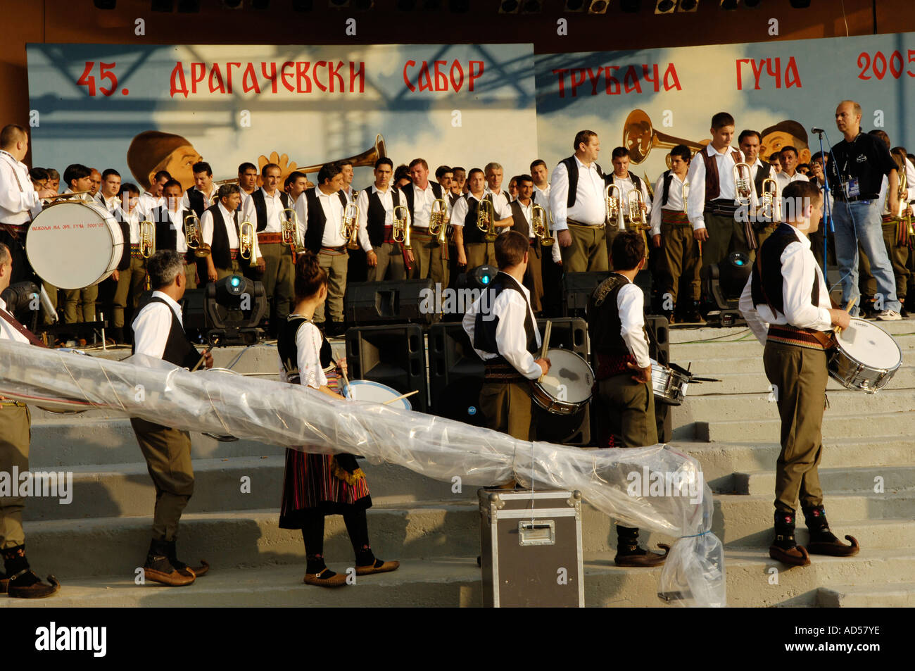 Fanfares balkaniques Guca Festival de musique / Serbie 2005, orchestre sur la scène Banque D'Images