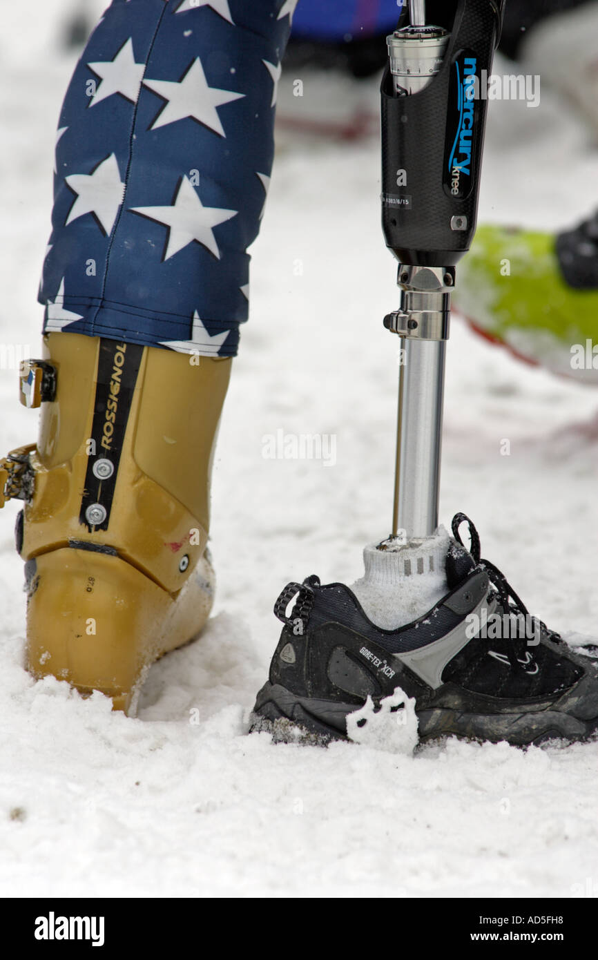 Les skieurs américains jambe prothétique et à chaussures jour 9 de la 2006 Jeux paralympiques d'hiver de Turin Banque D'Images