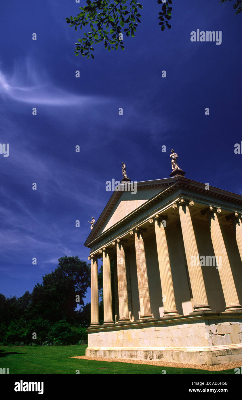 Temple classique de Stowe Gardens la fin de l'été d'après-midi Banque D'Images