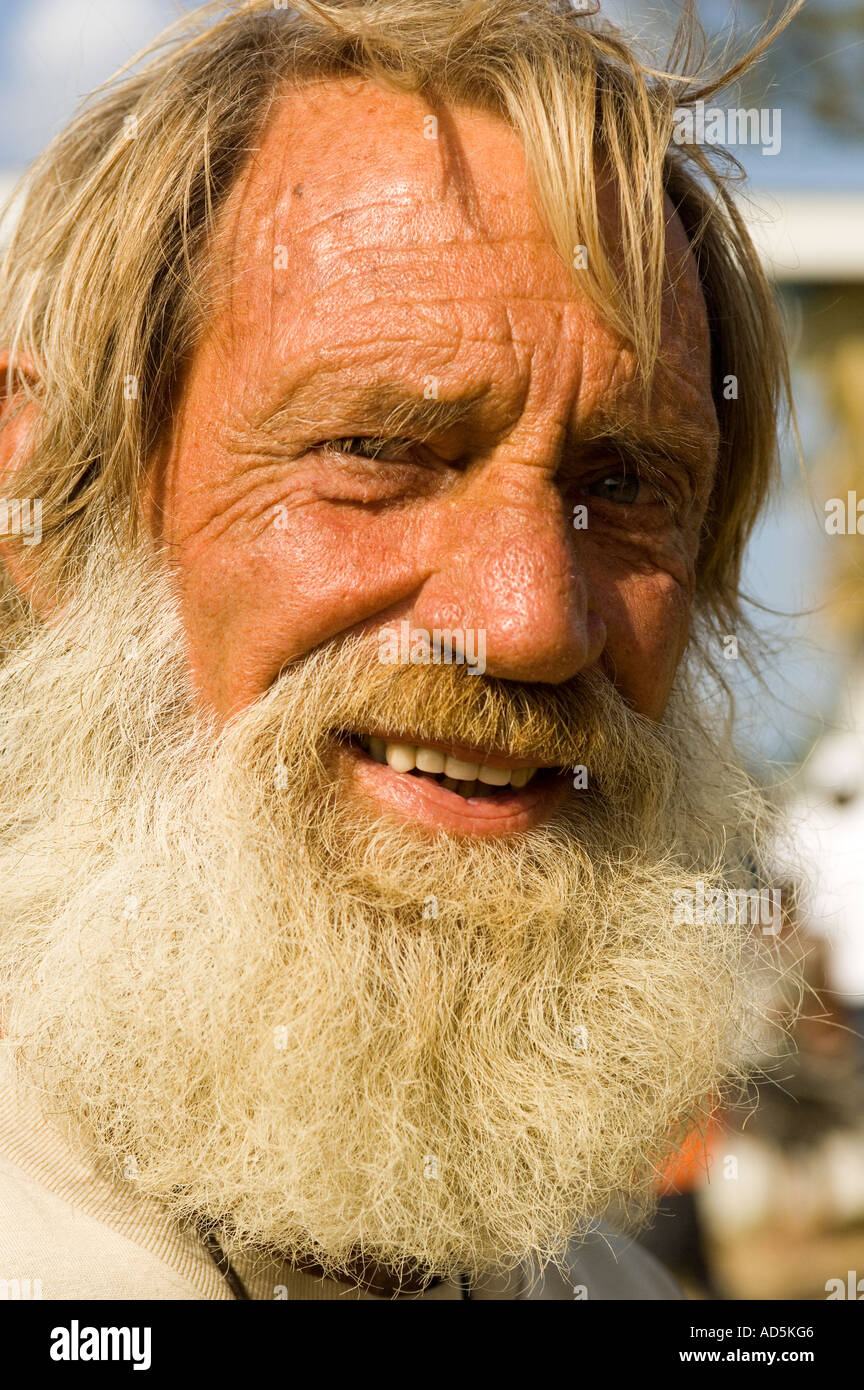Plus d'EXUMA BAHAMAs le portrait d'homme mûr en pleine beard smiling for  the camera National Family Island Regatta Photo Stock - Alamy
