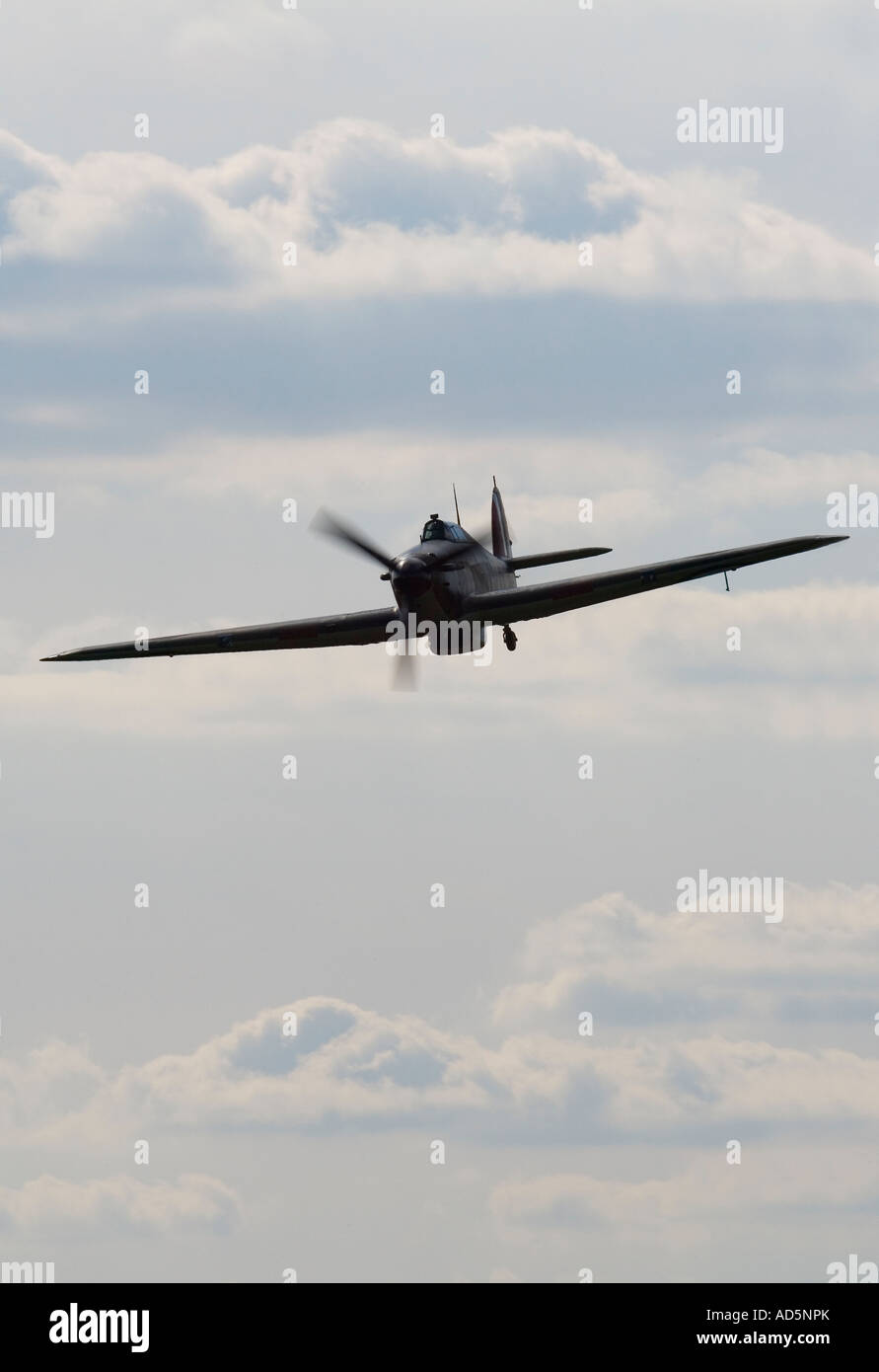 Photographie d'un Hawker Hurricane Mk1 sur le nez et presque en silhouette Banque D'Images