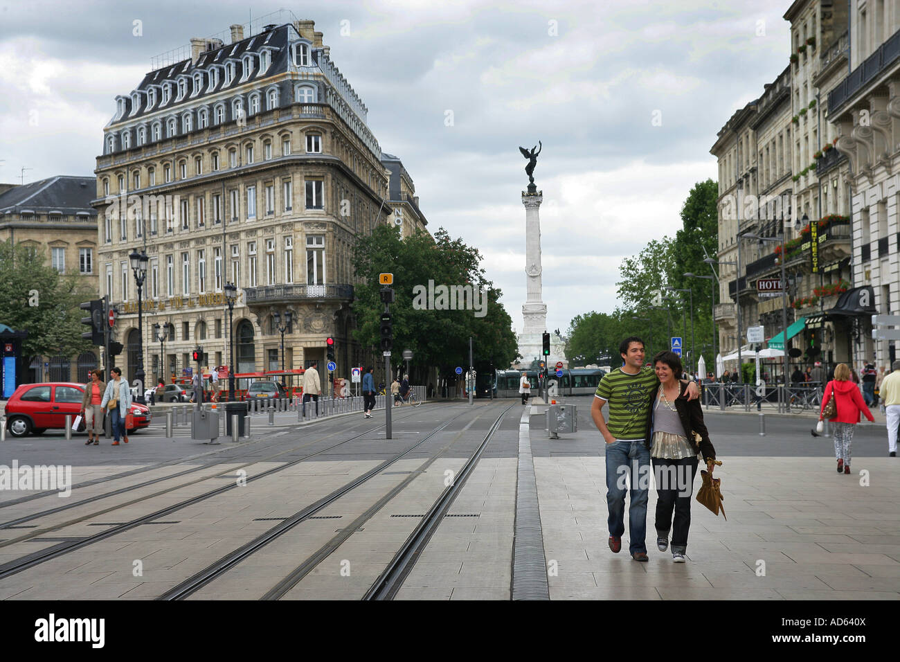 Les bâtiments haussmanniens, et la colonne monumentale, Bordeaux, comedie Place Banque D'Images