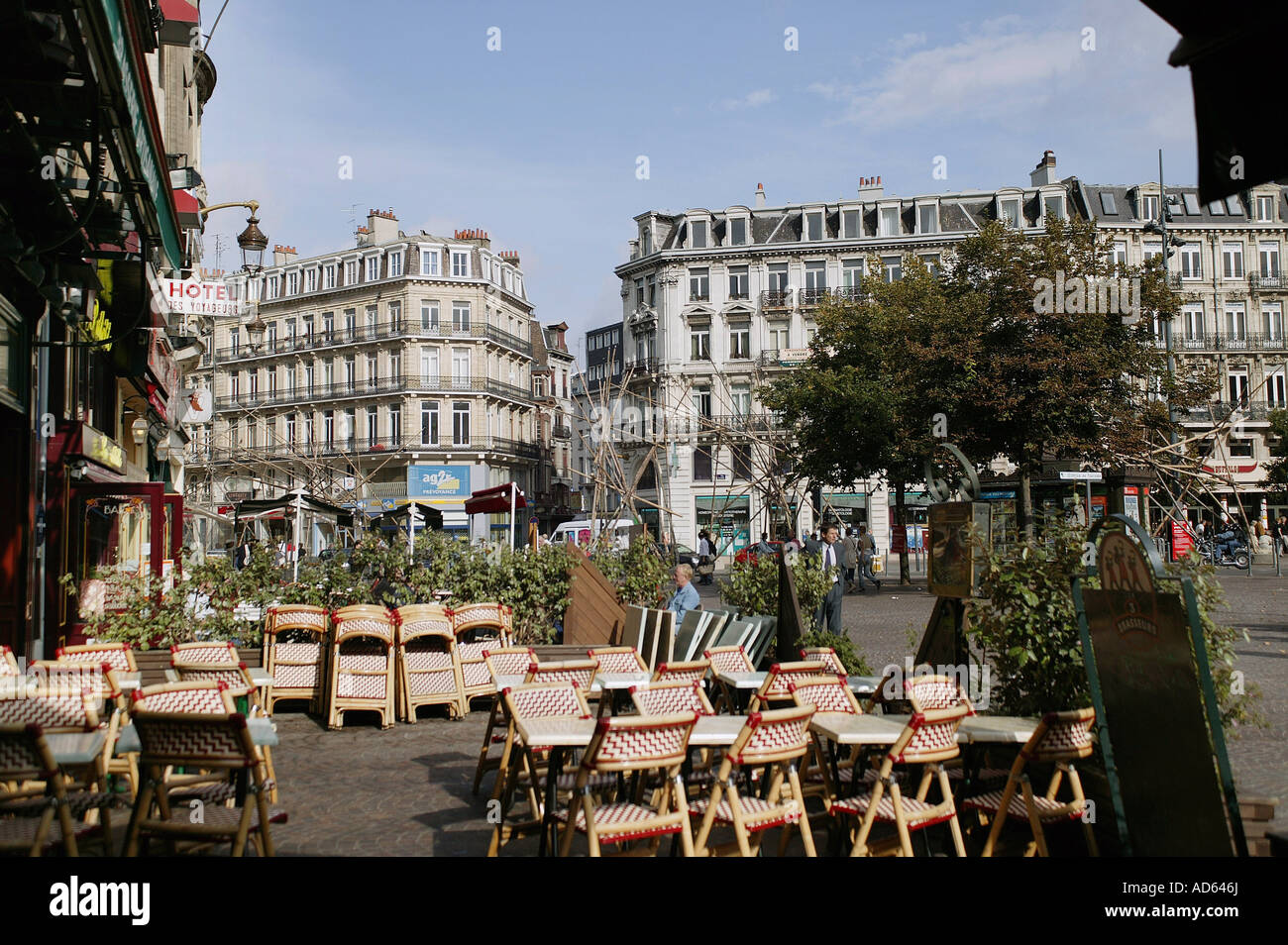Les immeubles haussmanniens et restaurant, Lille, Place de la gare Banque D'Images