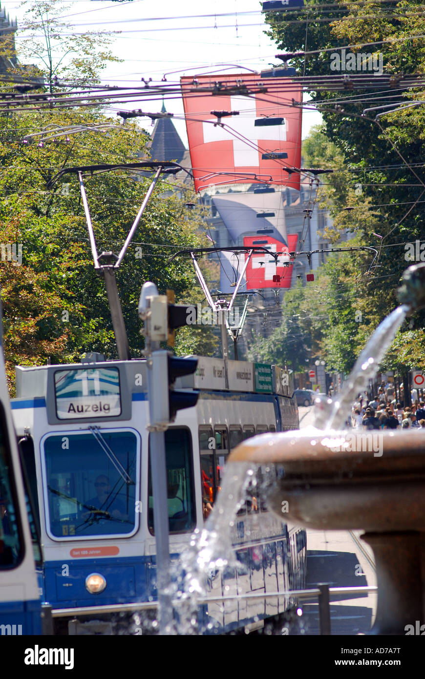 La ville de Zurich Suisse Bahnhofstrasse tram Banque D'Images