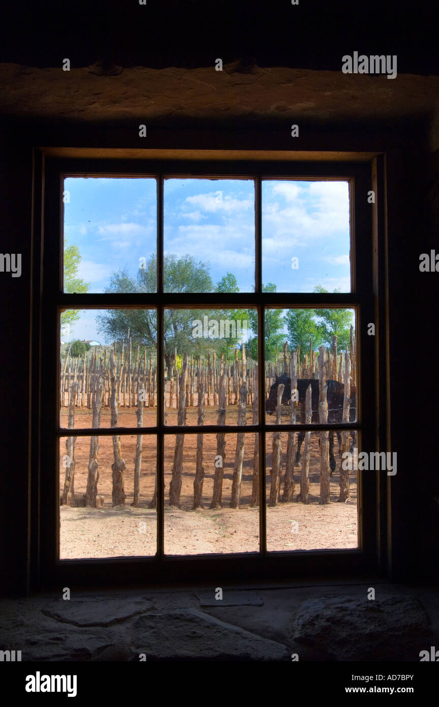 À l'ancienne fenêtre en verre à corral à l'Est les ressorts cabine National Monument près de Fredonia Arizona Banque D'Images