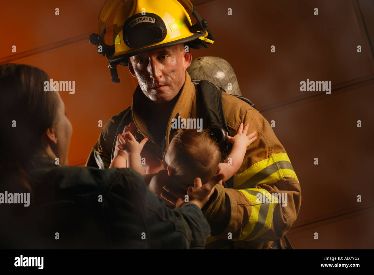 Bebe Pompier Secourt Photo Stock Alamy