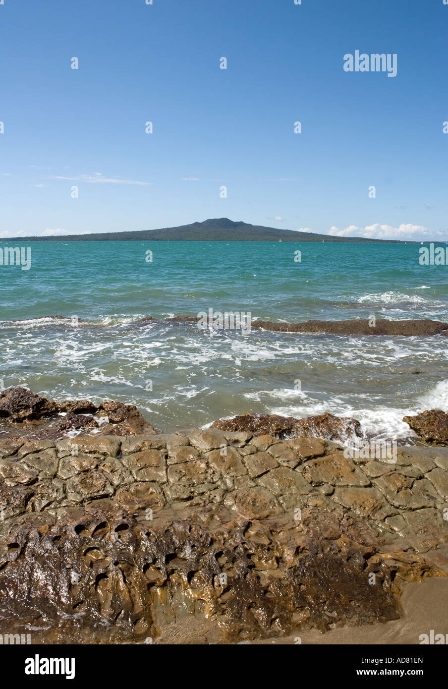 Une vue de la plage à col étroit de Rangitoto, Nouvelle-Zélande Banque D'Images