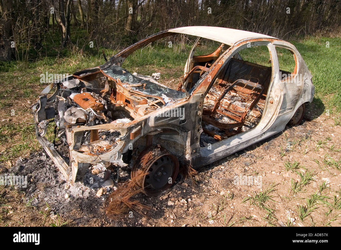 voiture incendiée Banque D'Images