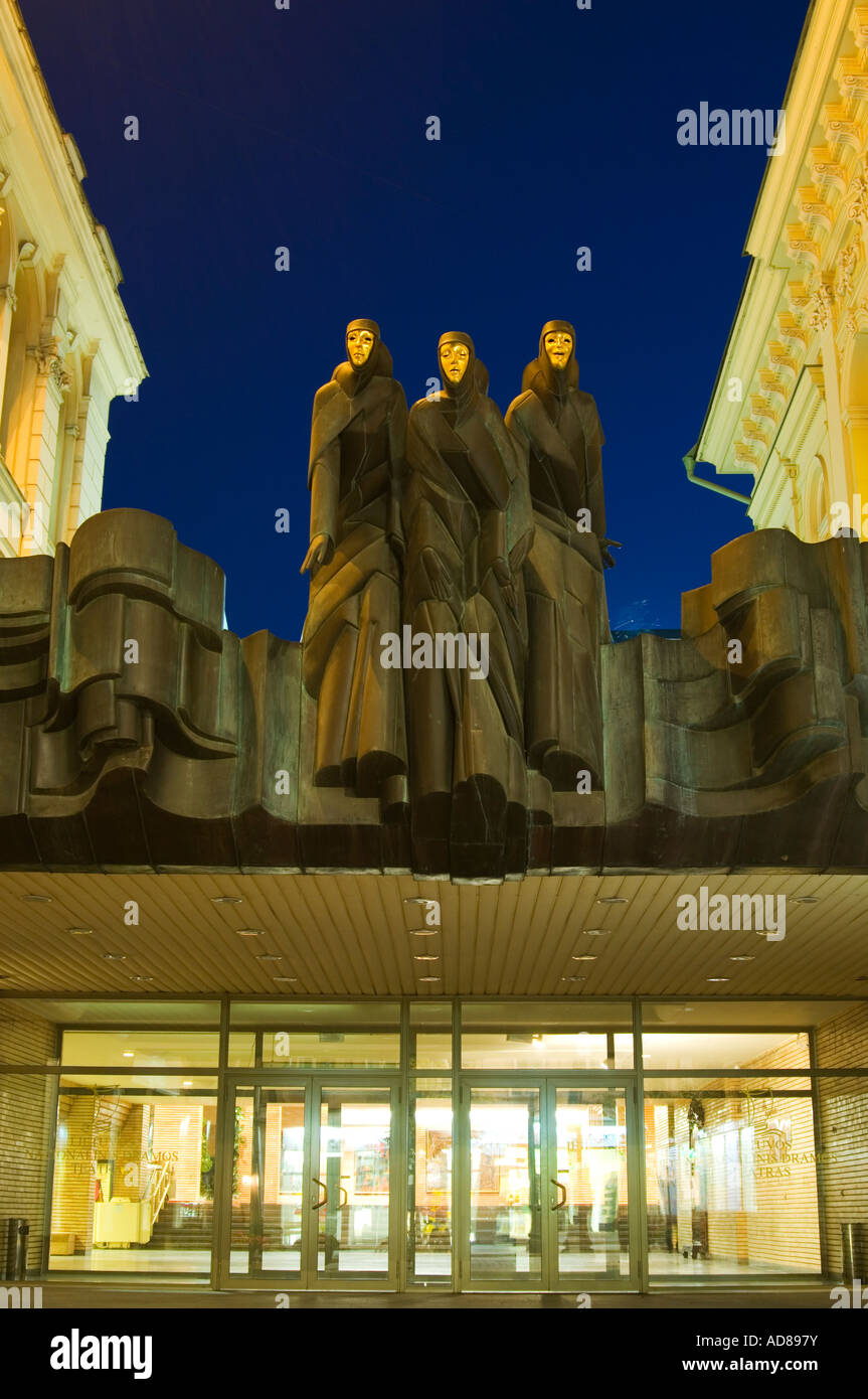 États baltes Lituanie Vilnius Site du patrimoine mondial de l'UNESCO trois faire-valoir sur le dessus du Théâtre National Banque D'Images