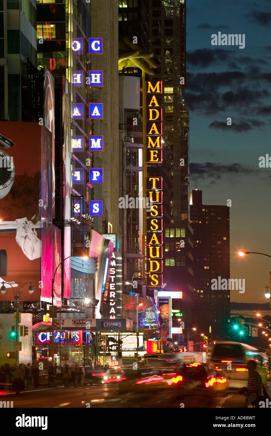 Theatre District, tels que Madame Tussaud's Wax Museum 42nd Street New York City Banque D'Images
