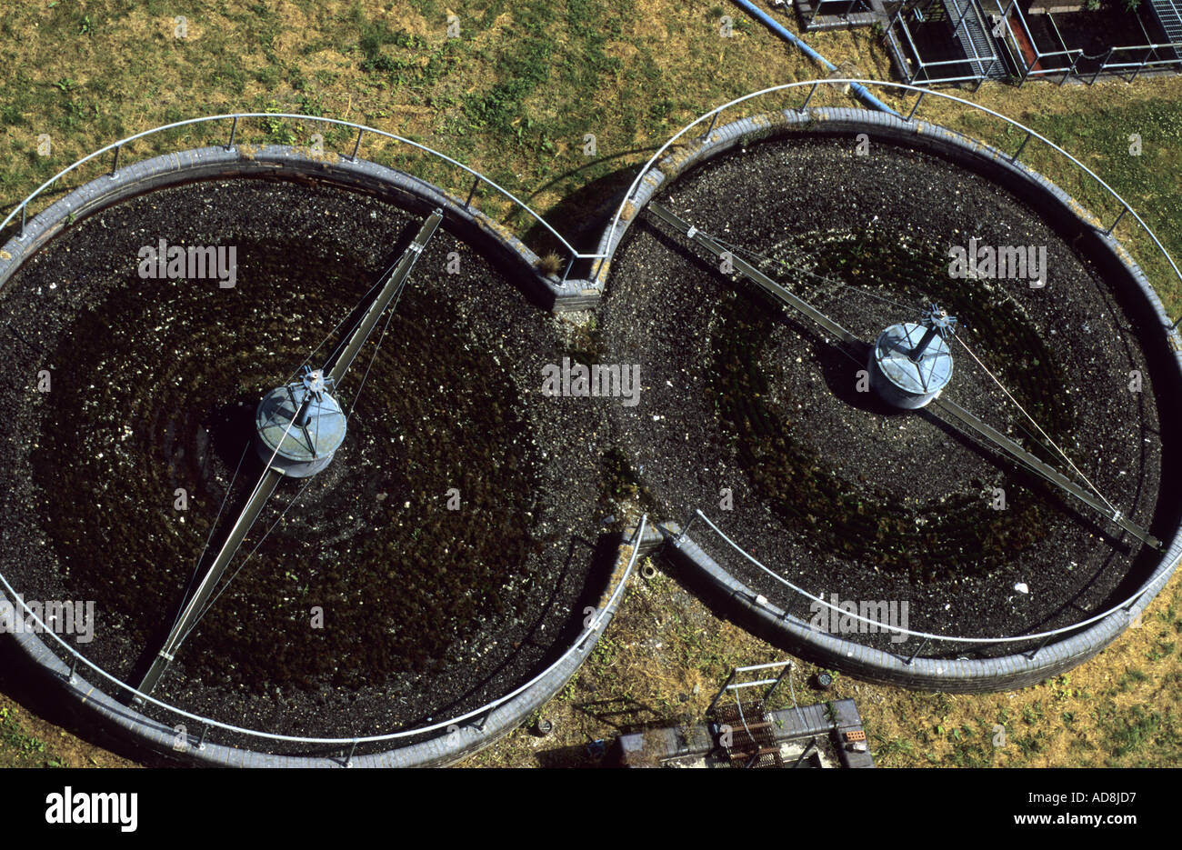 Usine de traitement des eaux usées, au nord du Pays de Galles, Royaume-Uni Banque D'Images