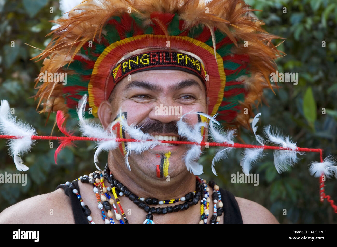 Chef de file de la PNG dance troupe dsca 5224 Banque D'Images