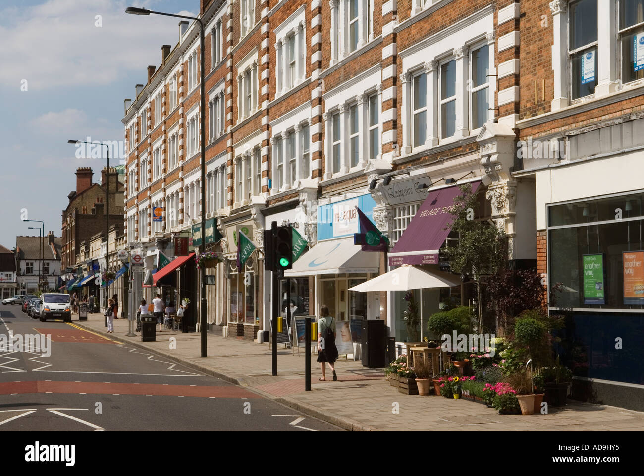 High Street 'Wimbledon Village' Londres SW19 Angleterre Royaume-Uni HOMER SYKES Banque D'Images