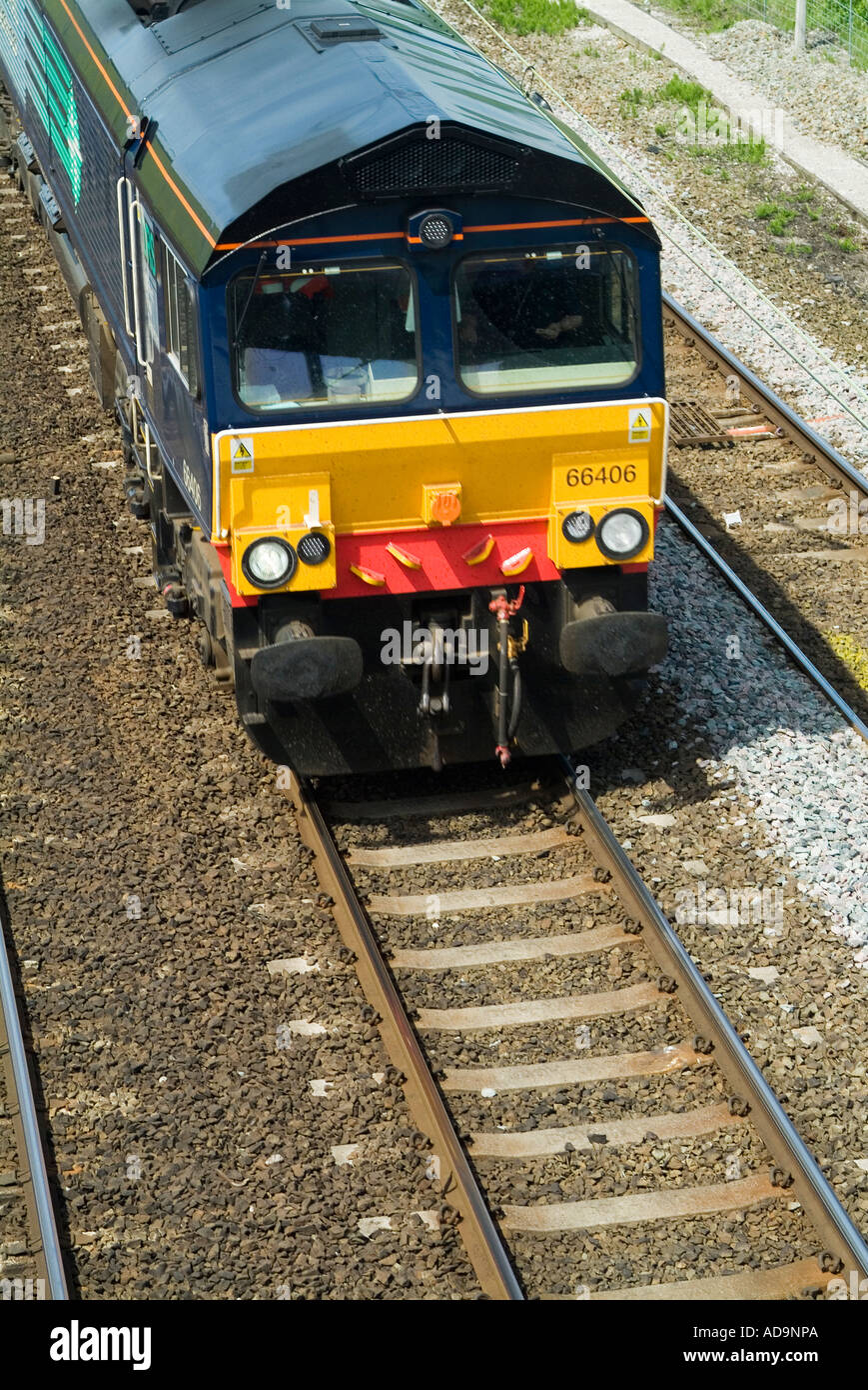 Réseau local train de voyageurs sur la ligne de la côte ouest près de Warrington dans le Cheshire Banque D'Images