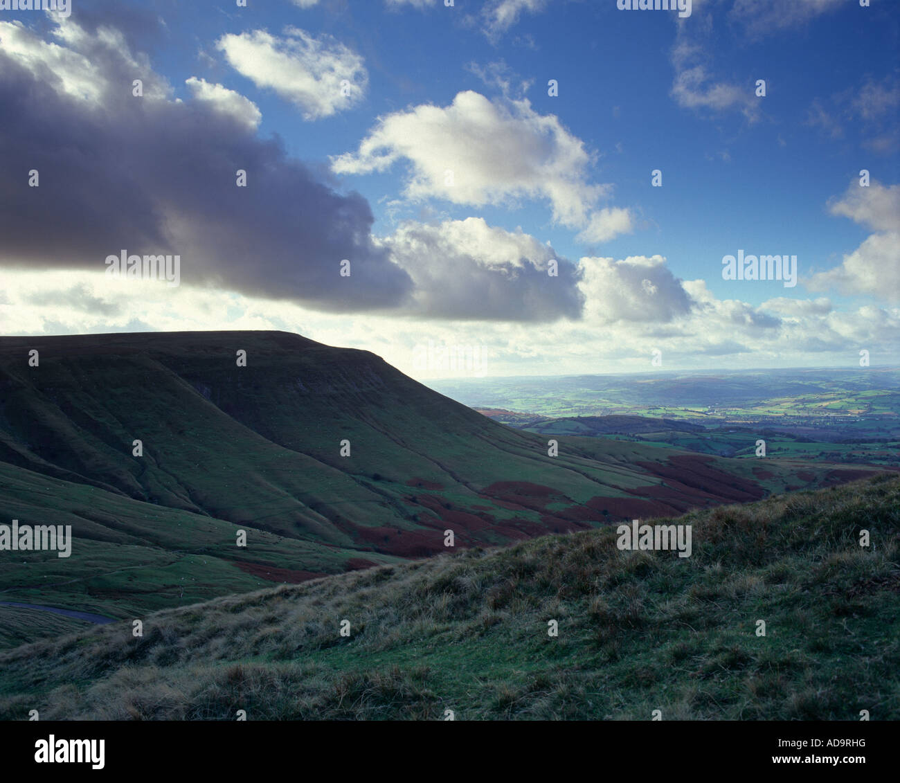 Vue depuis Hay Bluff, Black Mountains, Bannau Brycheiniog (parc national de Brecon Beacons), Powys, pays de Galles, Royaume-Uni Banque D'Images