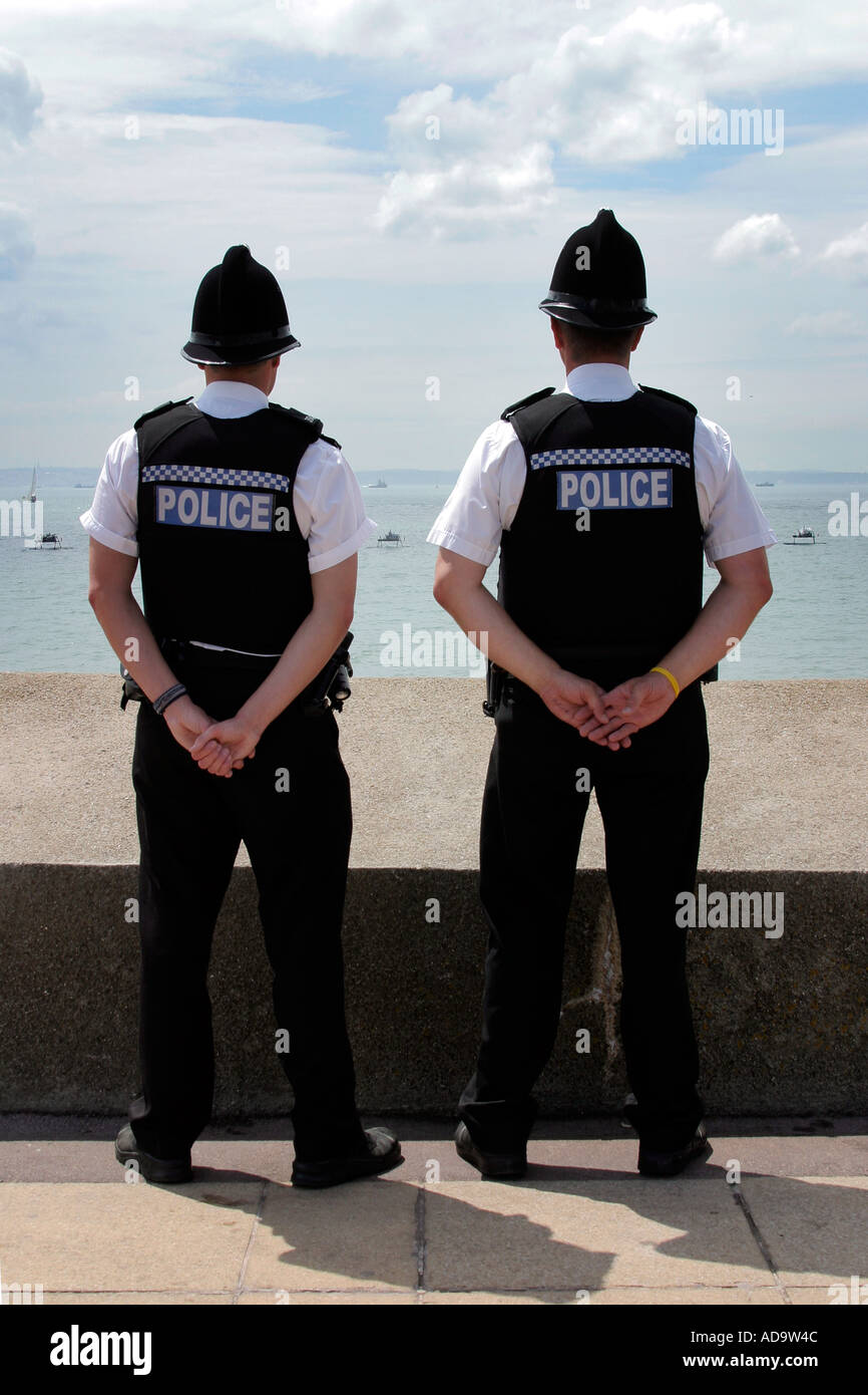 Deux policiers Banque D'Images