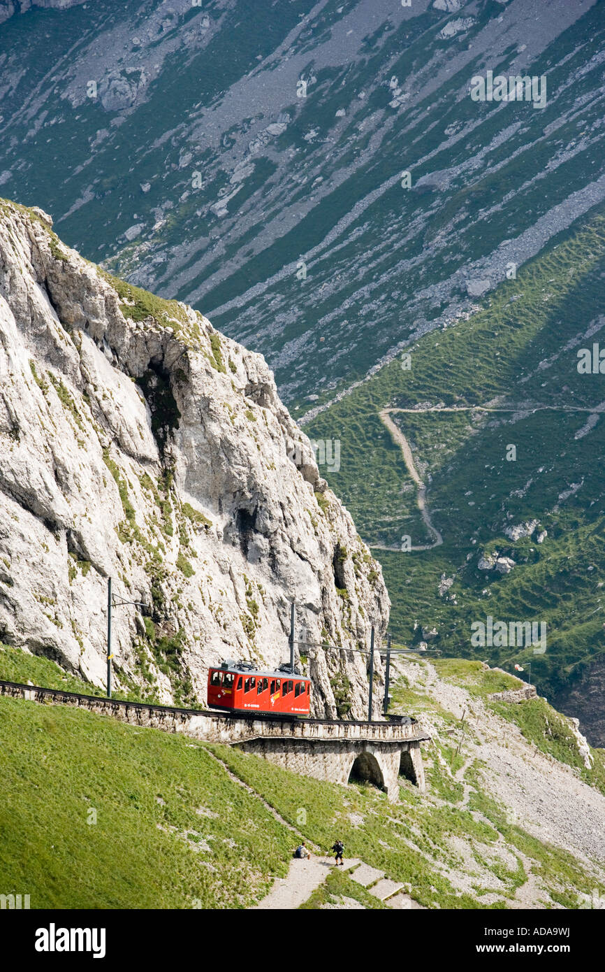 Les plus fortes de fer Pilatus cog railway dans le monde sur le chemin du lac des Quatre-Cantons Pilatus Bern Canton de Obwald Suisse Banque D'Images