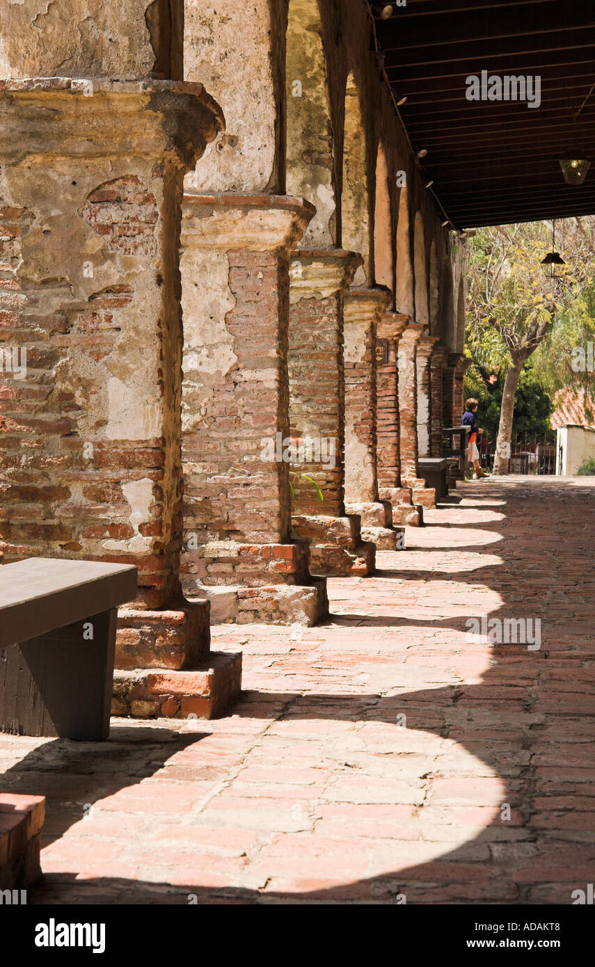 Arcade voûtée, Mission Basilica San Juan Capistrano, California, USA Banque D'Images