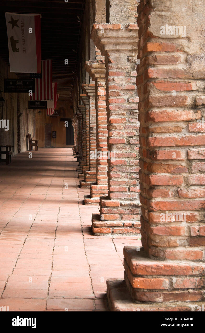 Arcade voûtée, Mission Basilica San Juan Capistrano, California, USA Banque D'Images