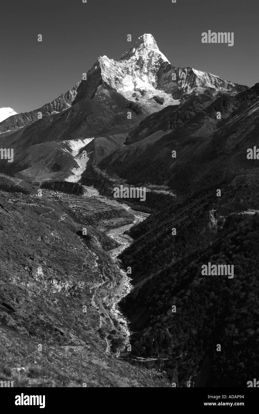 L'Ama Dablam mont dans la vallée du Khumbu Région de l'Himalaya au Népal Banque D'Images