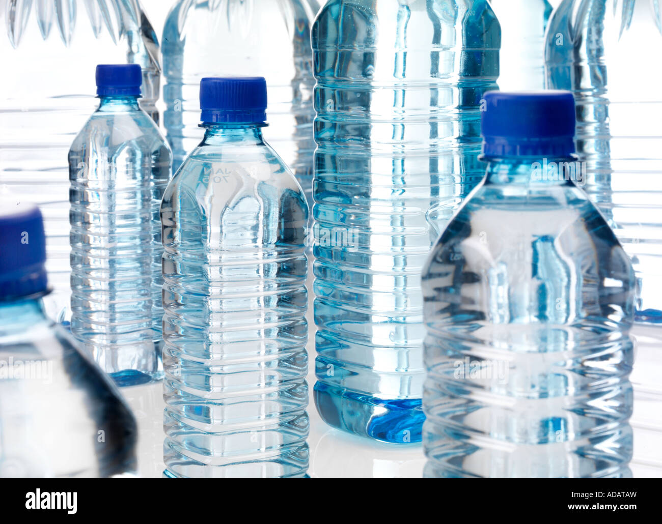 EAU EMBOUTEILLÉE Banque D'Images