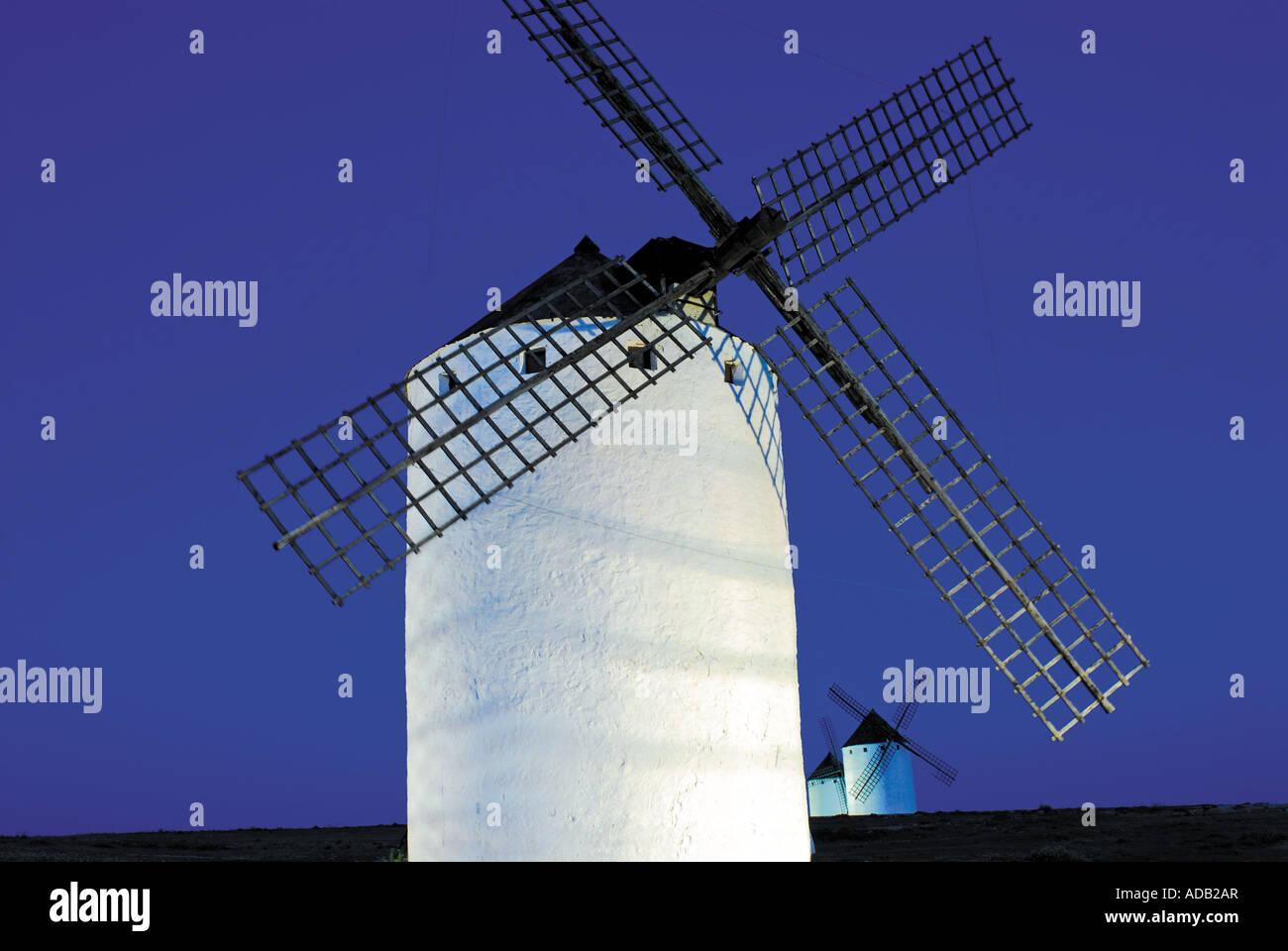 Les moulins à vent historiques de Campo de Criptana par nuit, Castille la Manche, Espagne Banque D'Images