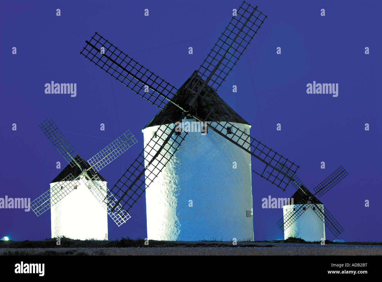Les moulins à vent historiques de Campo de Criptana par nuit, Castille la Manche, Espagne Banque D'Images