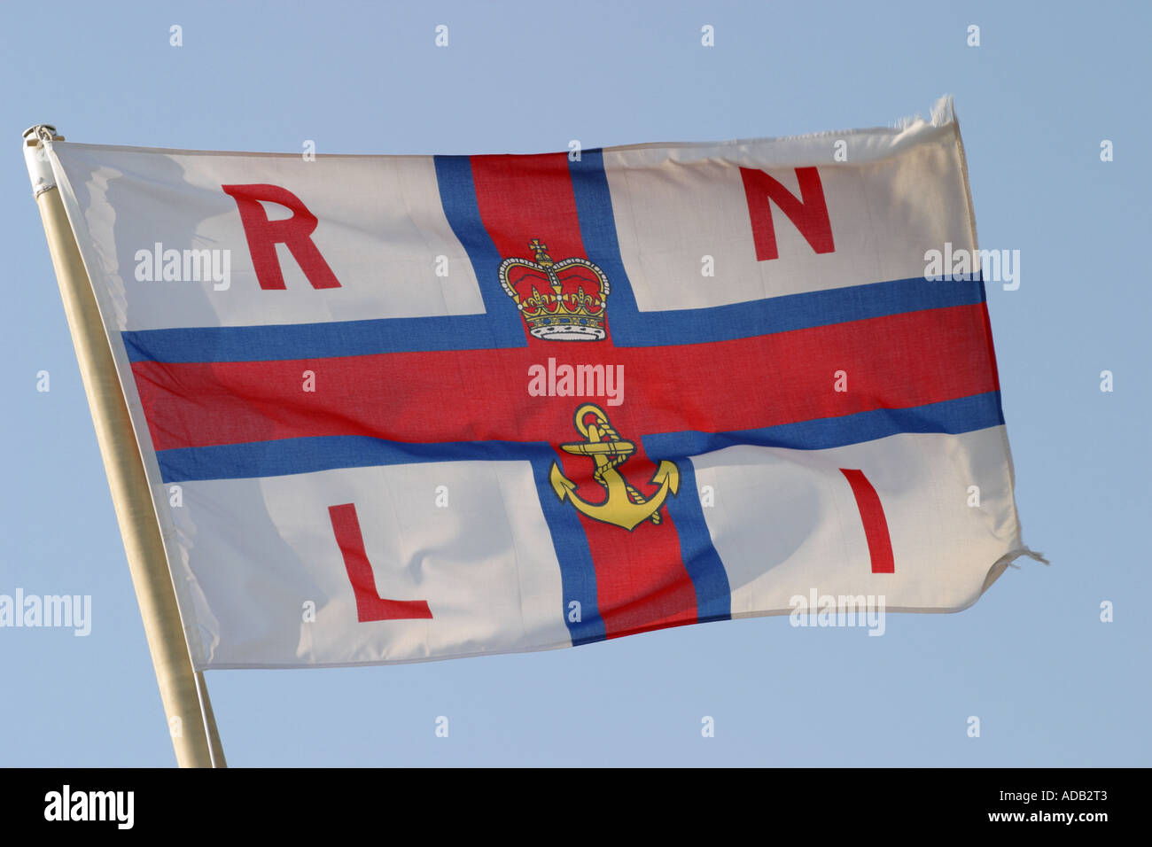 RNLI Royal National Lifeboat Institution d'un drapeau au vent Banque D'Images