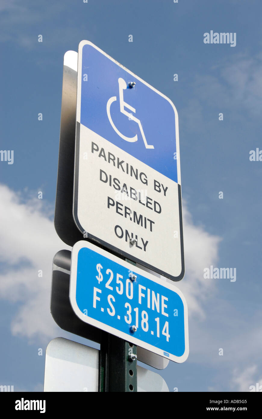 Permis de stationnement pour personnes handicapées seul signe pour les handicapés moteurs Banque D'Images