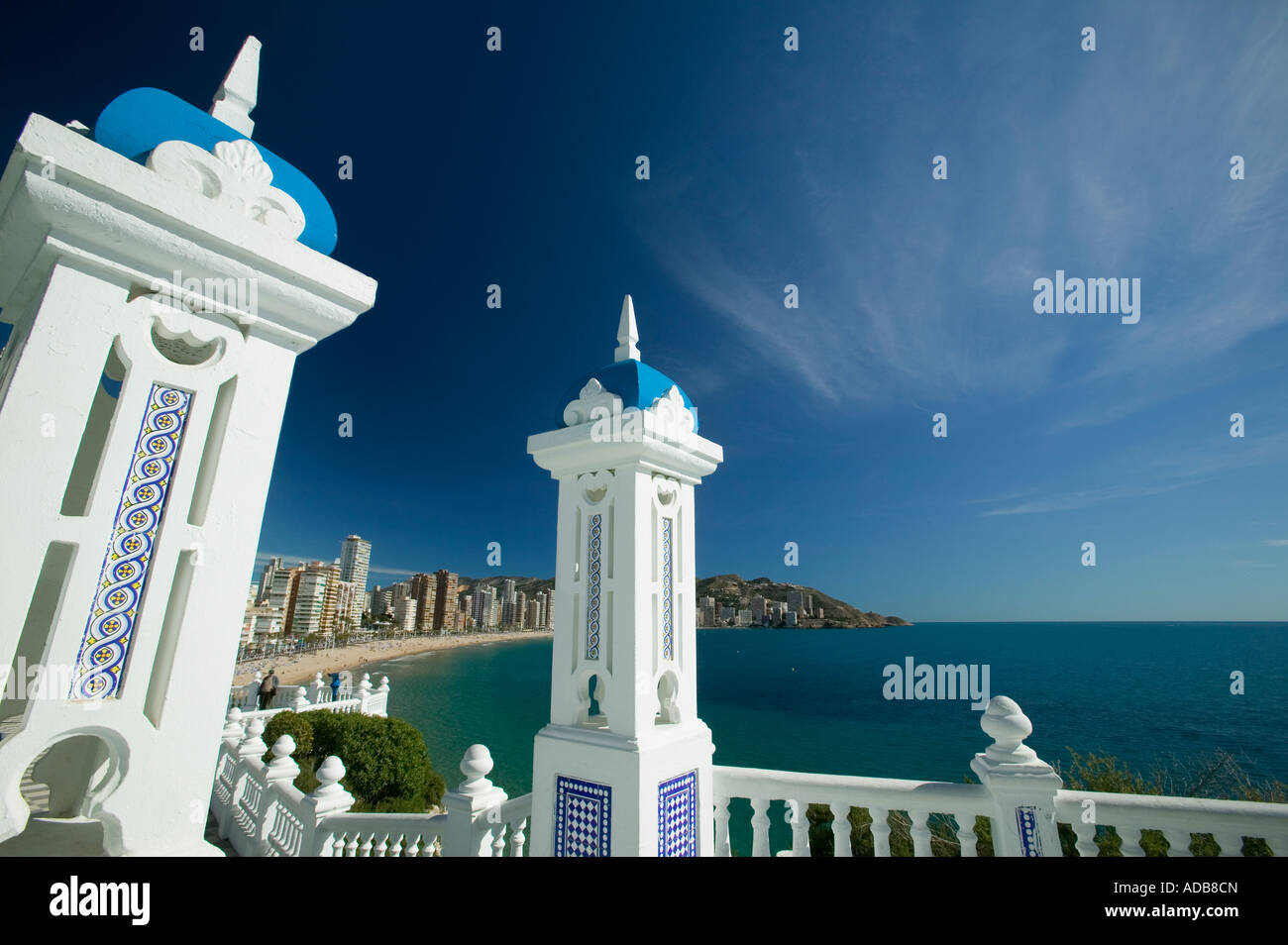 Les tours d'appartements sur la plage de Levante de Balcon del Mediterraneo Benidorm, Costa Blanca, Espagne Banque D'Images