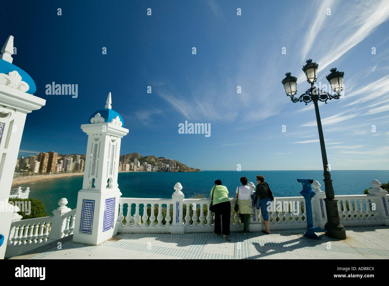 Les tours d'appartements sur la plage de Levante de Balcon del Mediterraneo Benidorm, Costa Blanca, Espagne Banque D'Images