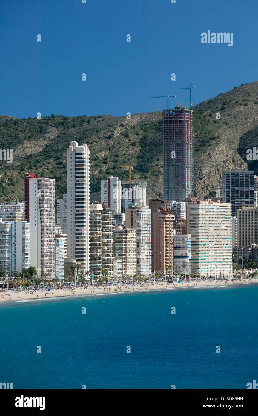 Les tours d'appartements sur la plage de Levante de Balcon del Mediterraneo Benidorm, Costa Blanca, Espagne Banque D'Images