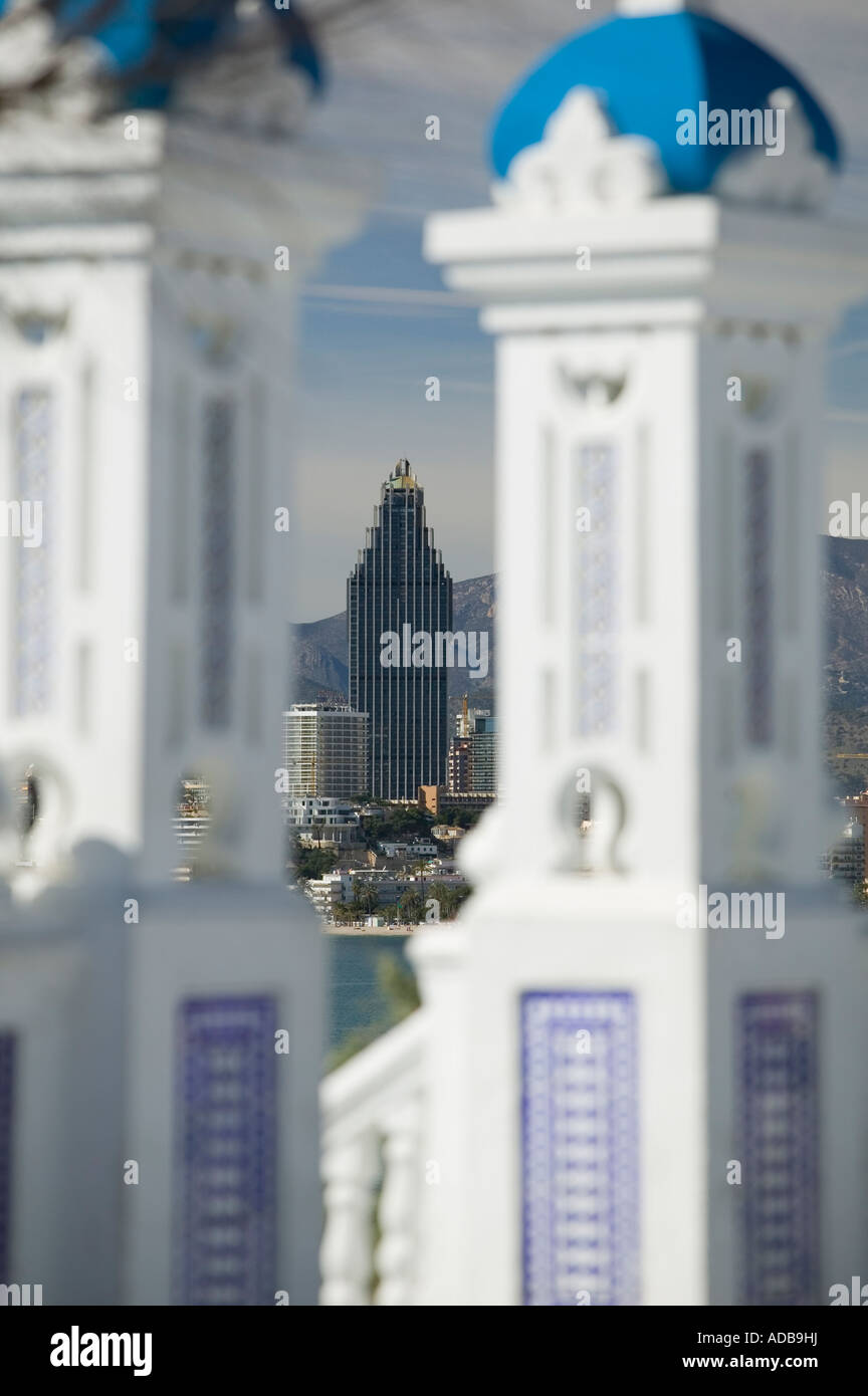 Les tours d'appartements sur Pontiente beach du Balcon del Mediterraneo Benidorm, Costa Blanca, Espagne Banque D'Images