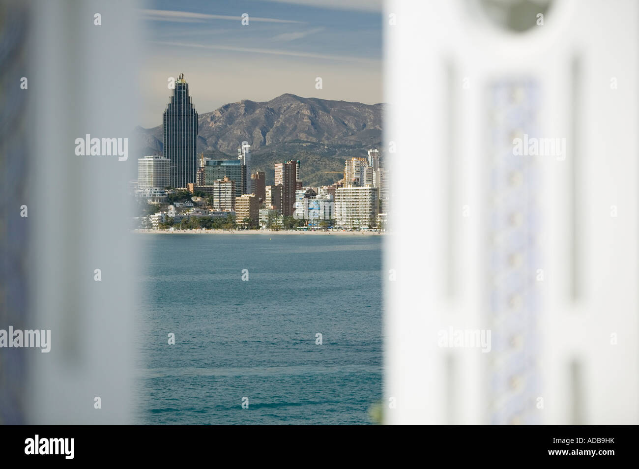 Les tours d'appartements sur Pontiente beach du Balcon del Mediterraneo Benidorm, Costa Blanca, Espagne Banque D'Images